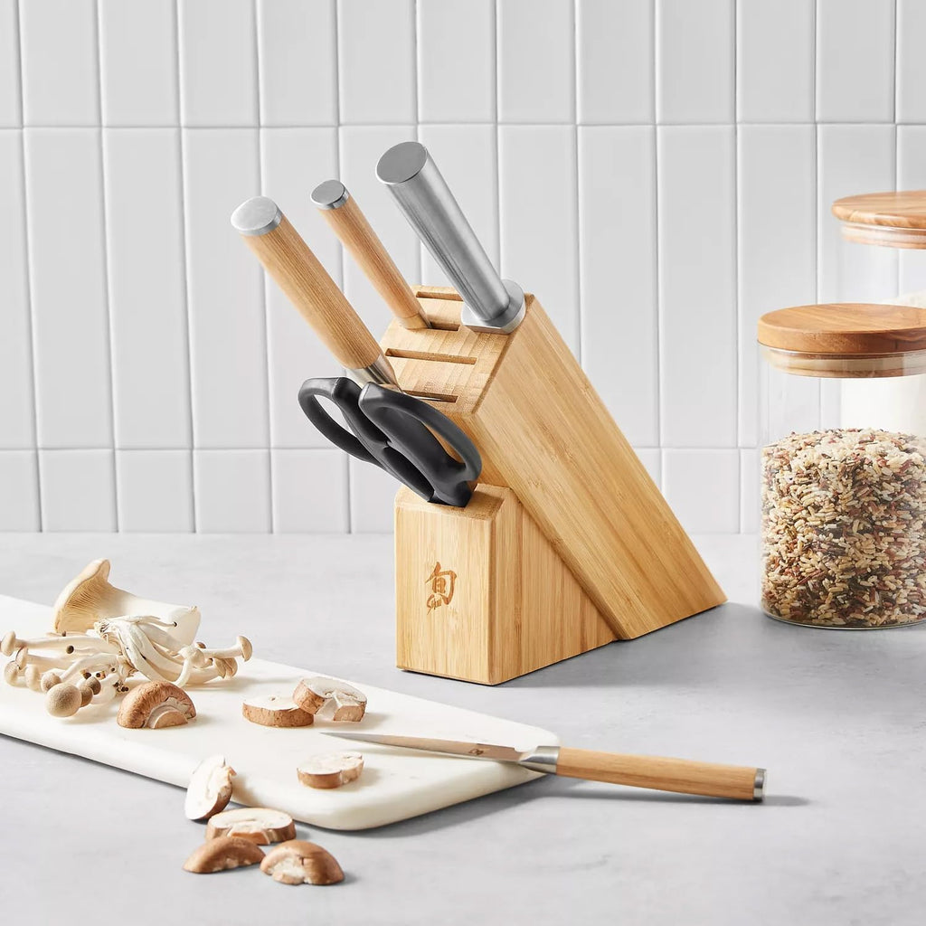 Shun Classic Blonde 6 Piece Block Set, Includes 8' Chef's, 4' Paring, 6' Serrated Utility Knife & Shears, Handcrafted Japanese Knife Block Set, Damascus Stainless Steel Cladding, Pakkawood Handle