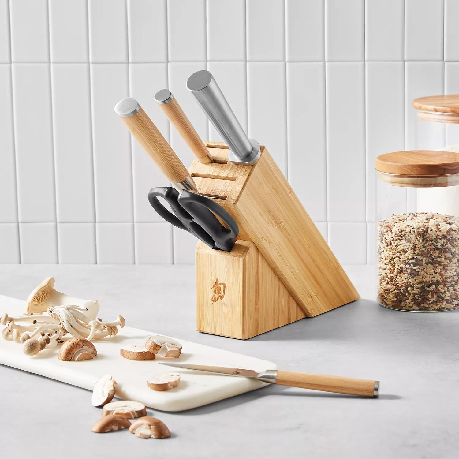 Shun Classic Blonde 6 Piece Block Set, Includes 8' Chef's, 4' Paring, 6' Serrated Utility Knife & Shears, Handcrafted Japanese Knife Block Set, Damascus Stainless Steel Cladding, Pakkawood Handle