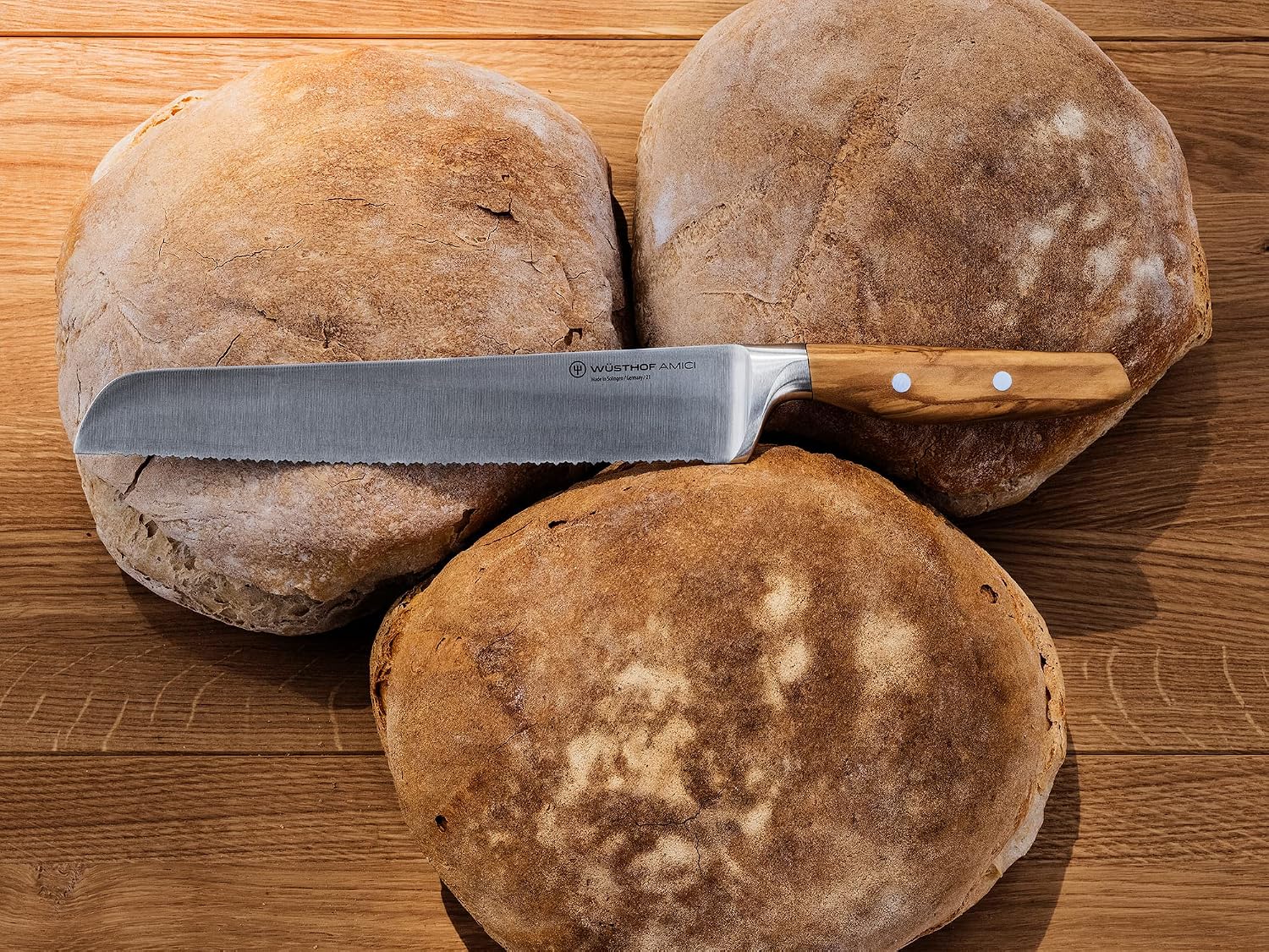 Wüsthof AMICI 9' Double Serrated Bread Knife, Tan